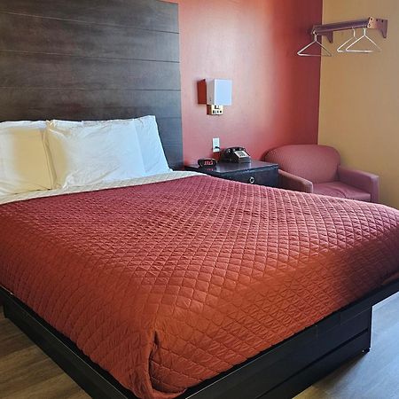 Budgetel Inn & Suites Fort Scott Екстер'єр фото