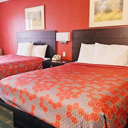 Budgetel Inn & Suites Fort Scott Екстер'єр фото
