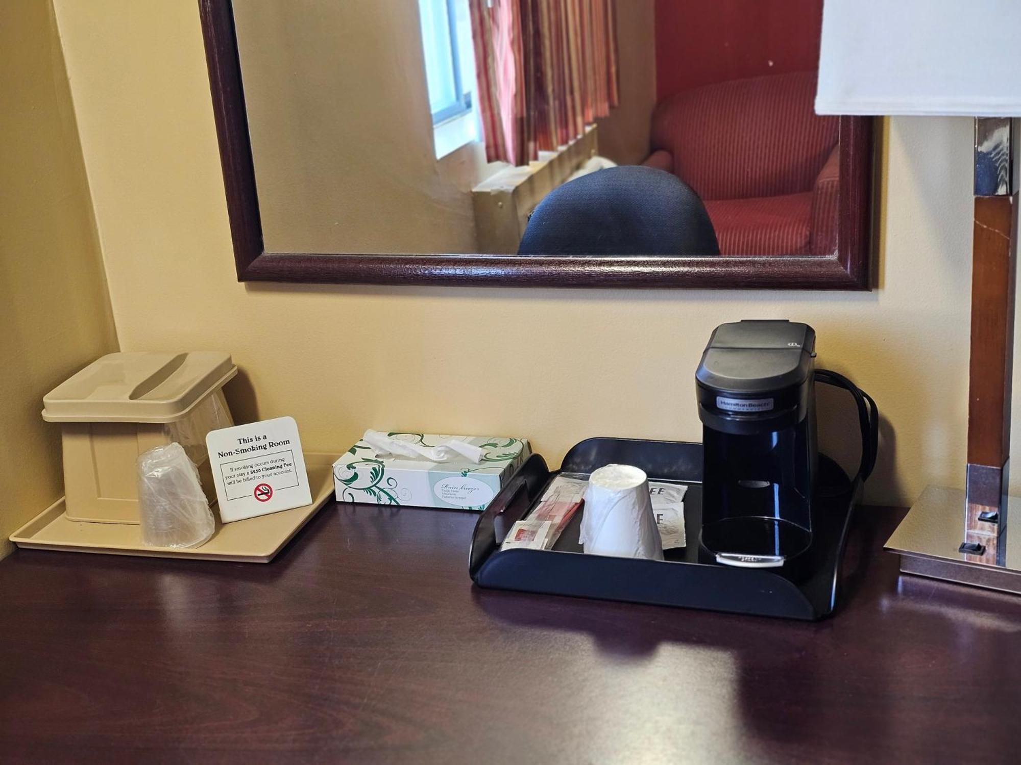 Budgetel Inn & Suites Fort Scott Екстер'єр фото