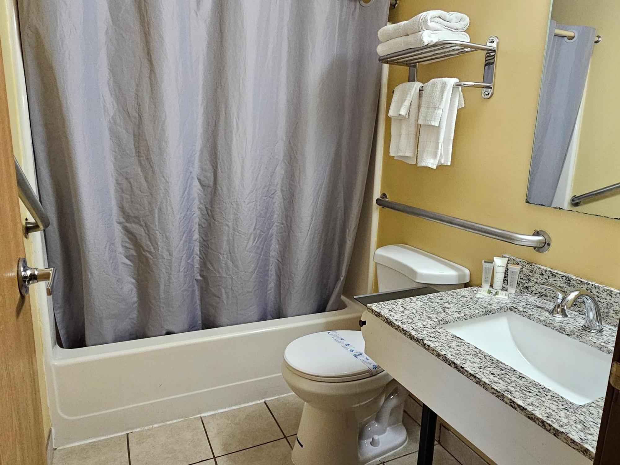 Budgetel Inn & Suites Fort Scott Екстер'єр фото