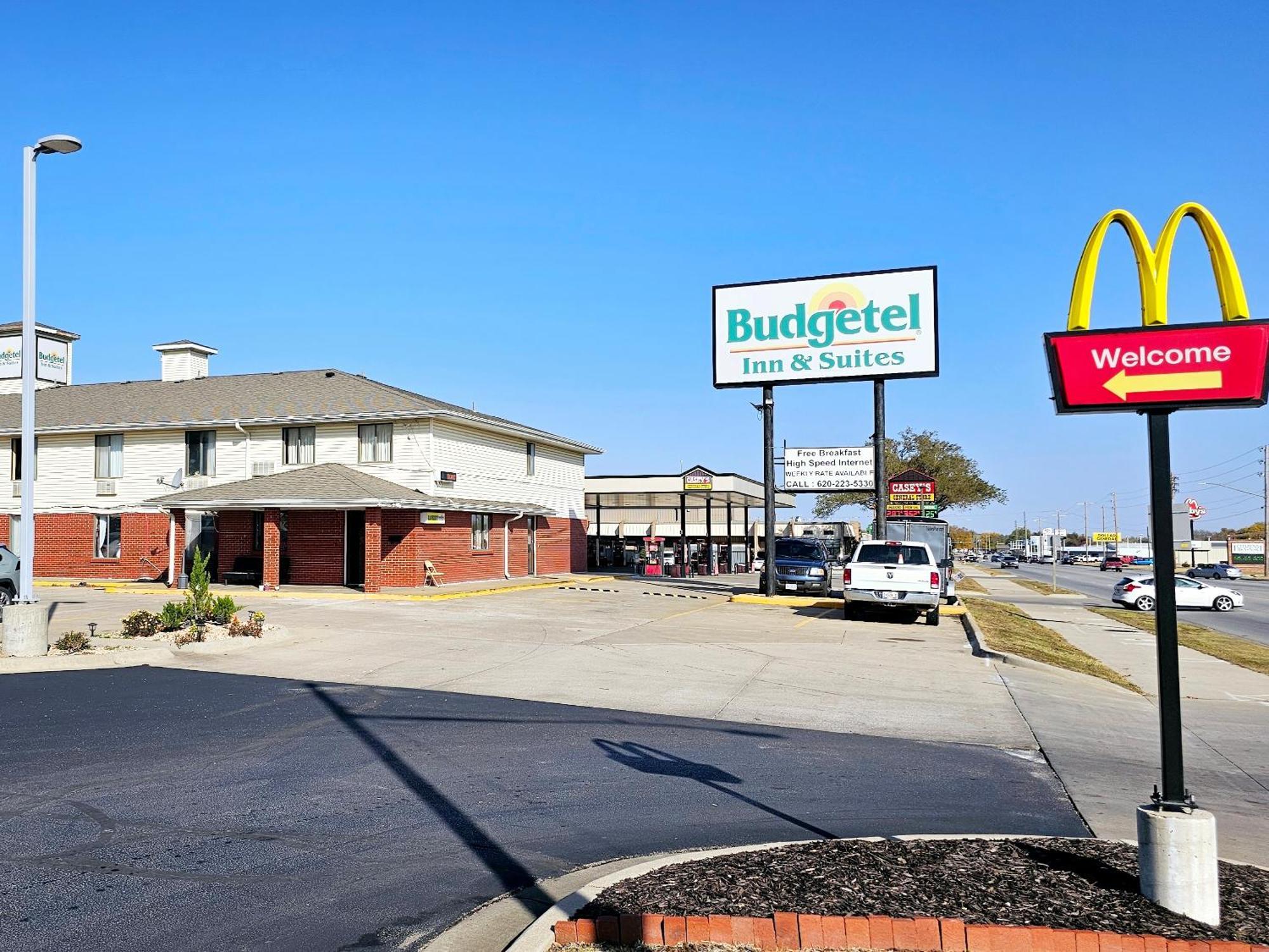 Budgetel Inn & Suites Fort Scott Екстер'єр фото