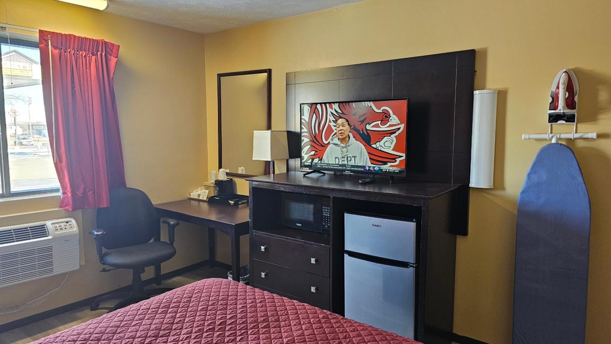 Budgetel Inn & Suites Fort Scott Екстер'єр фото