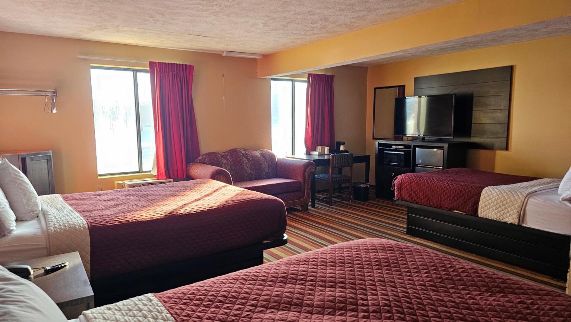 Budgetel Inn & Suites Fort Scott Екстер'єр фото