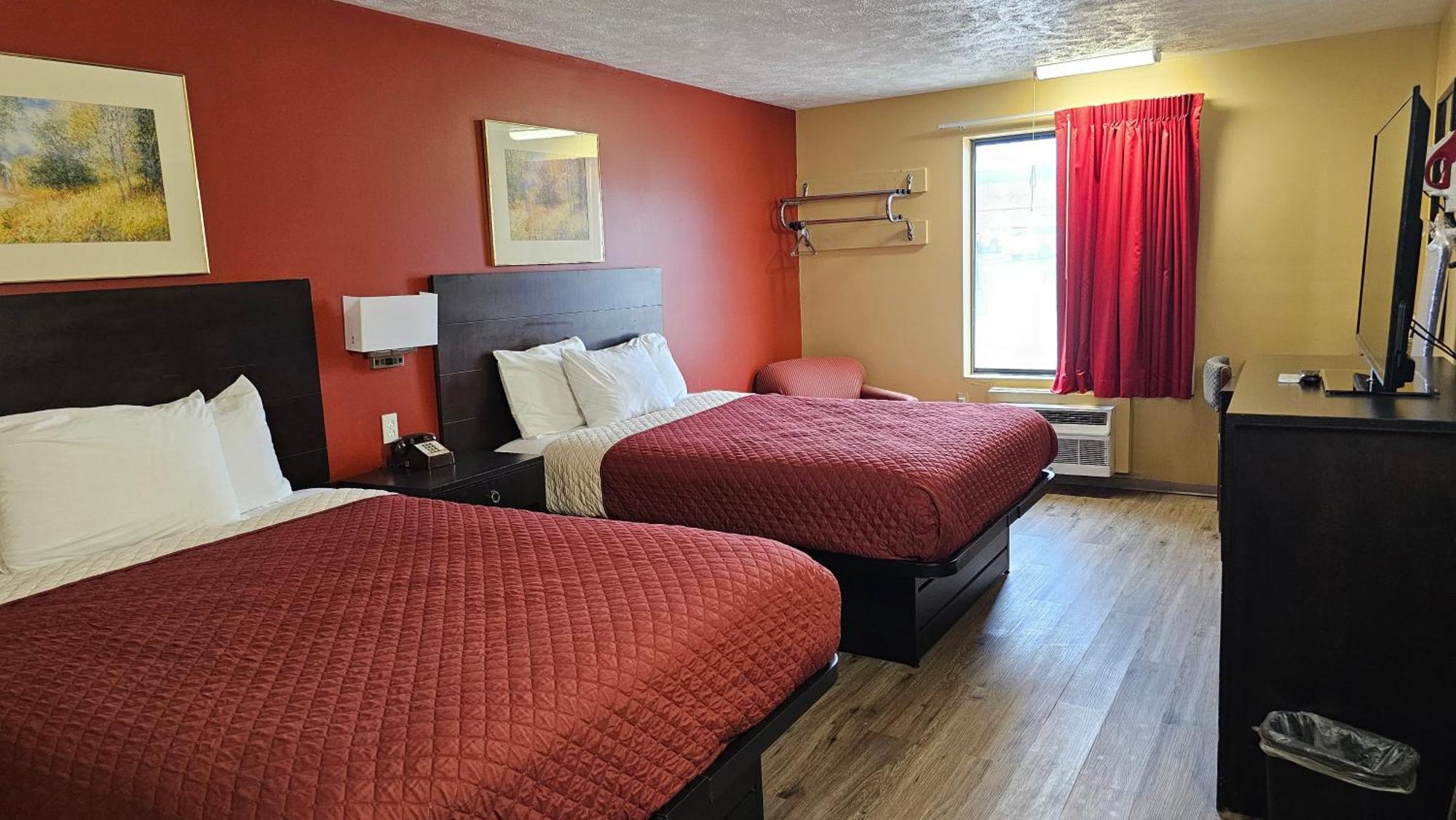 Budgetel Inn & Suites Fort Scott Екстер'єр фото