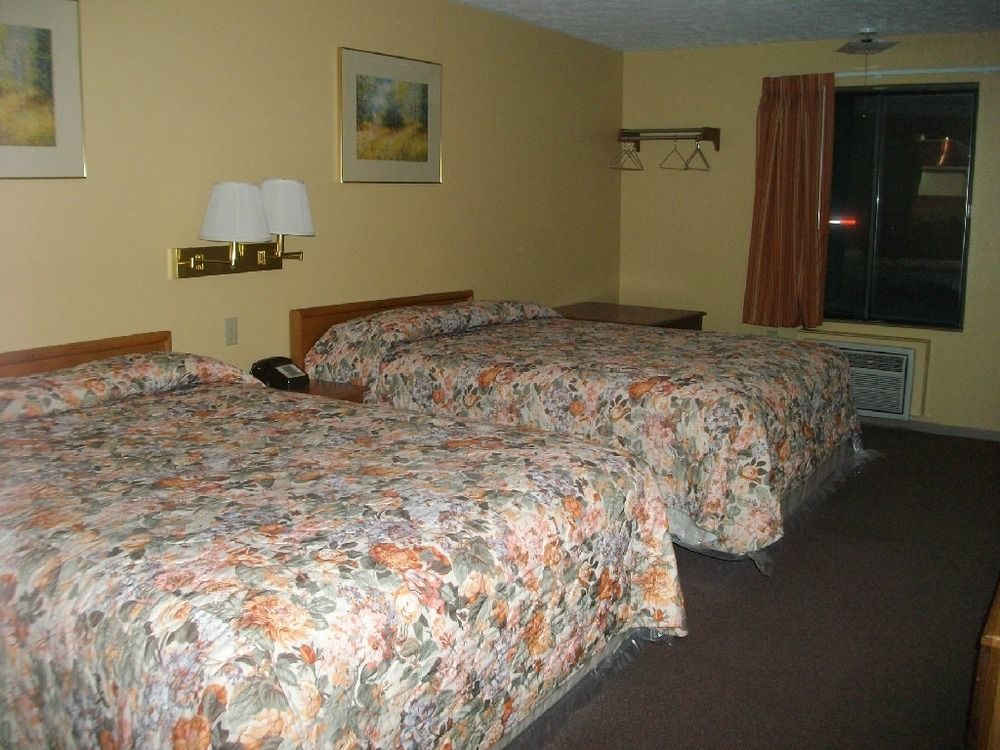 Budgetel Inn & Suites Fort Scott Екстер'єр фото