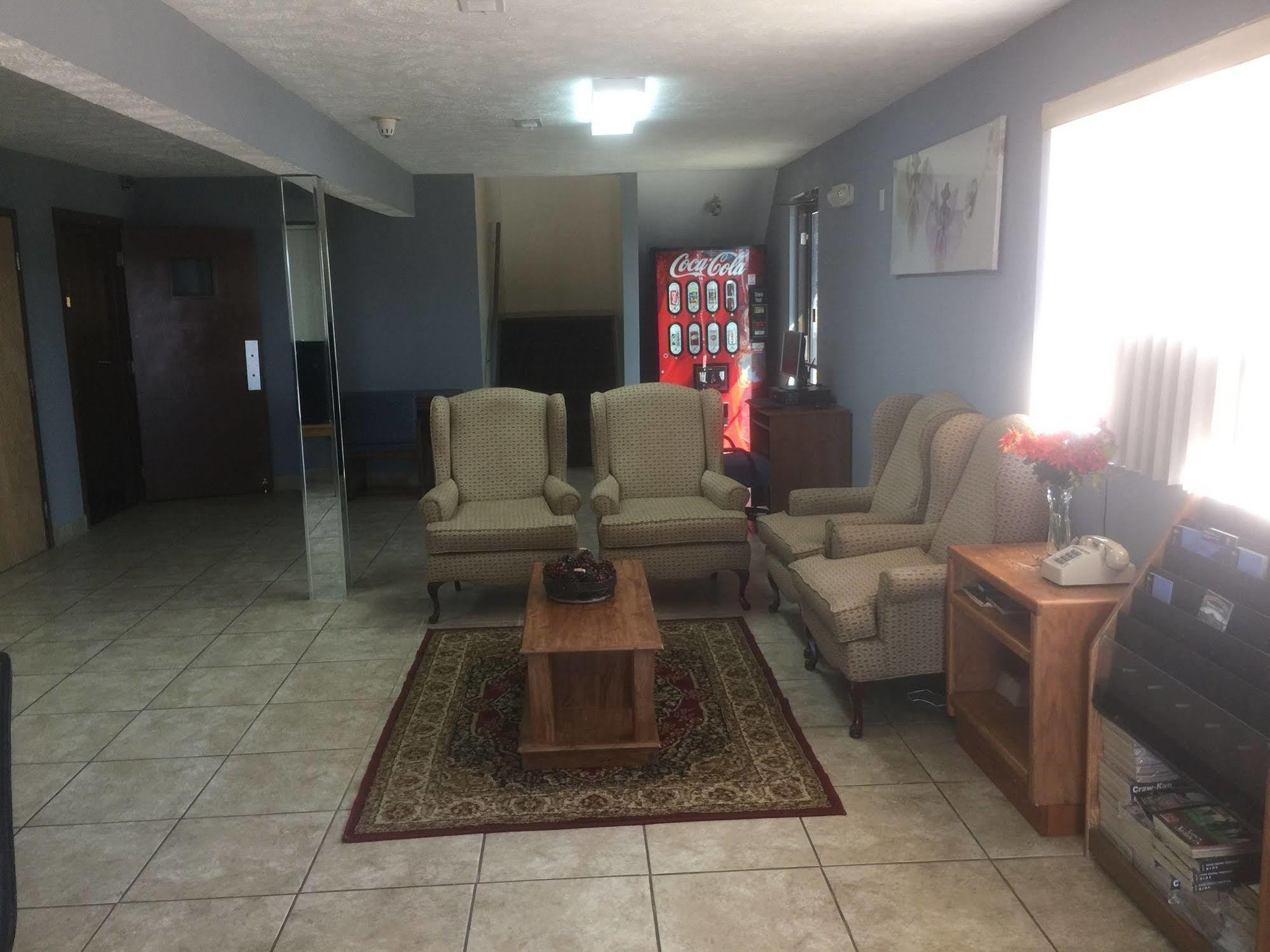 Budgetel Inn & Suites Fort Scott Екстер'єр фото