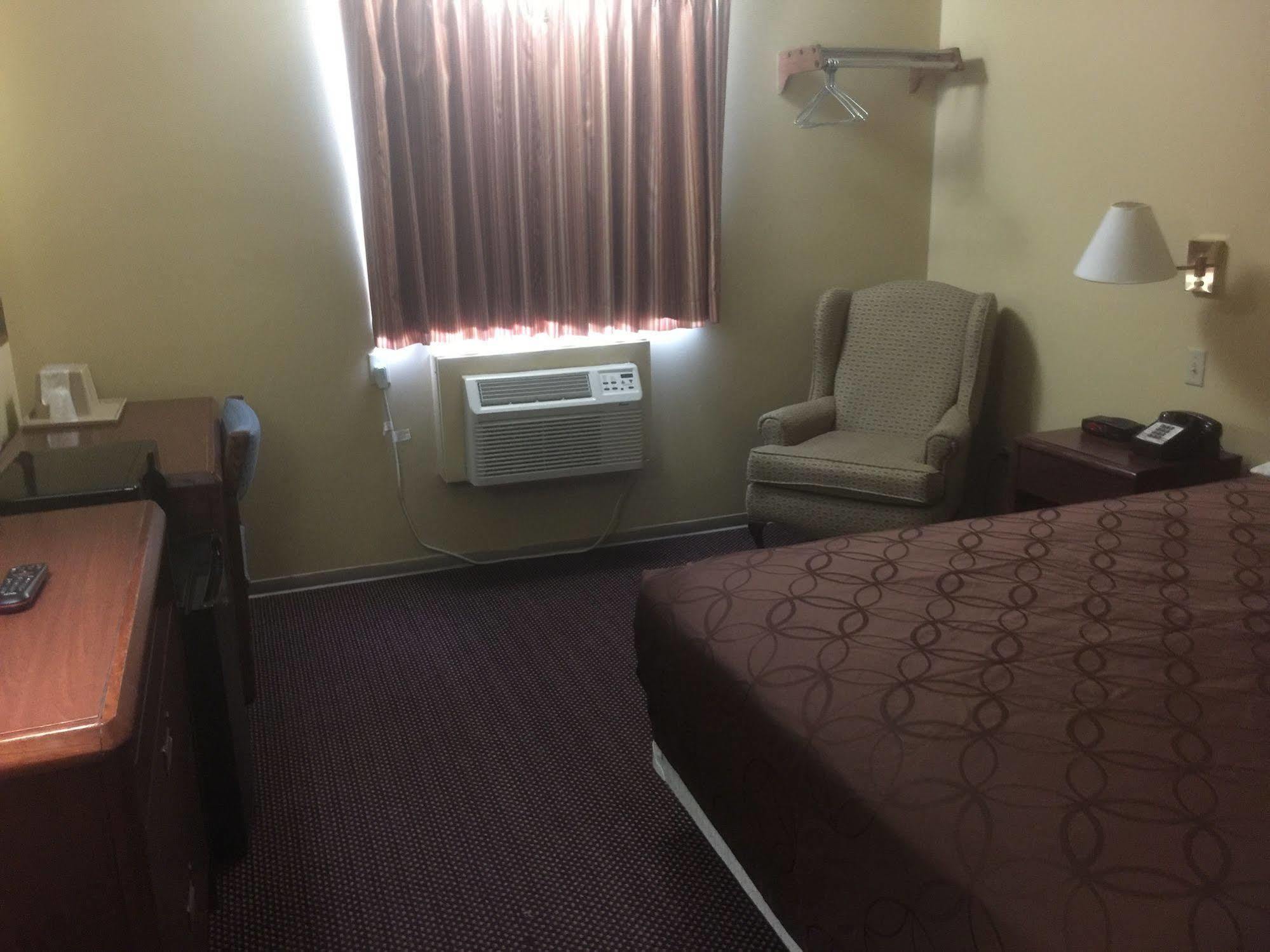Budgetel Inn & Suites Fort Scott Екстер'єр фото
