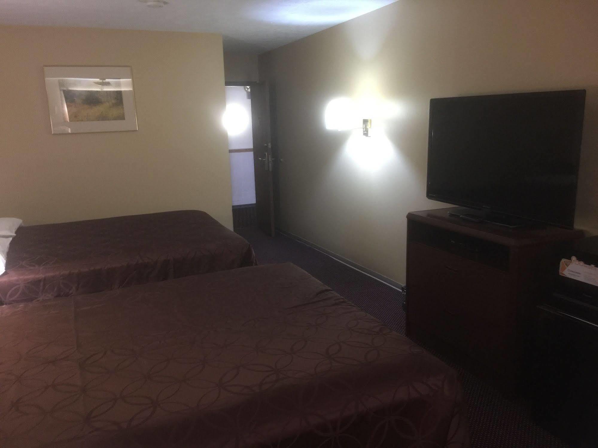 Budgetel Inn & Suites Fort Scott Екстер'єр фото