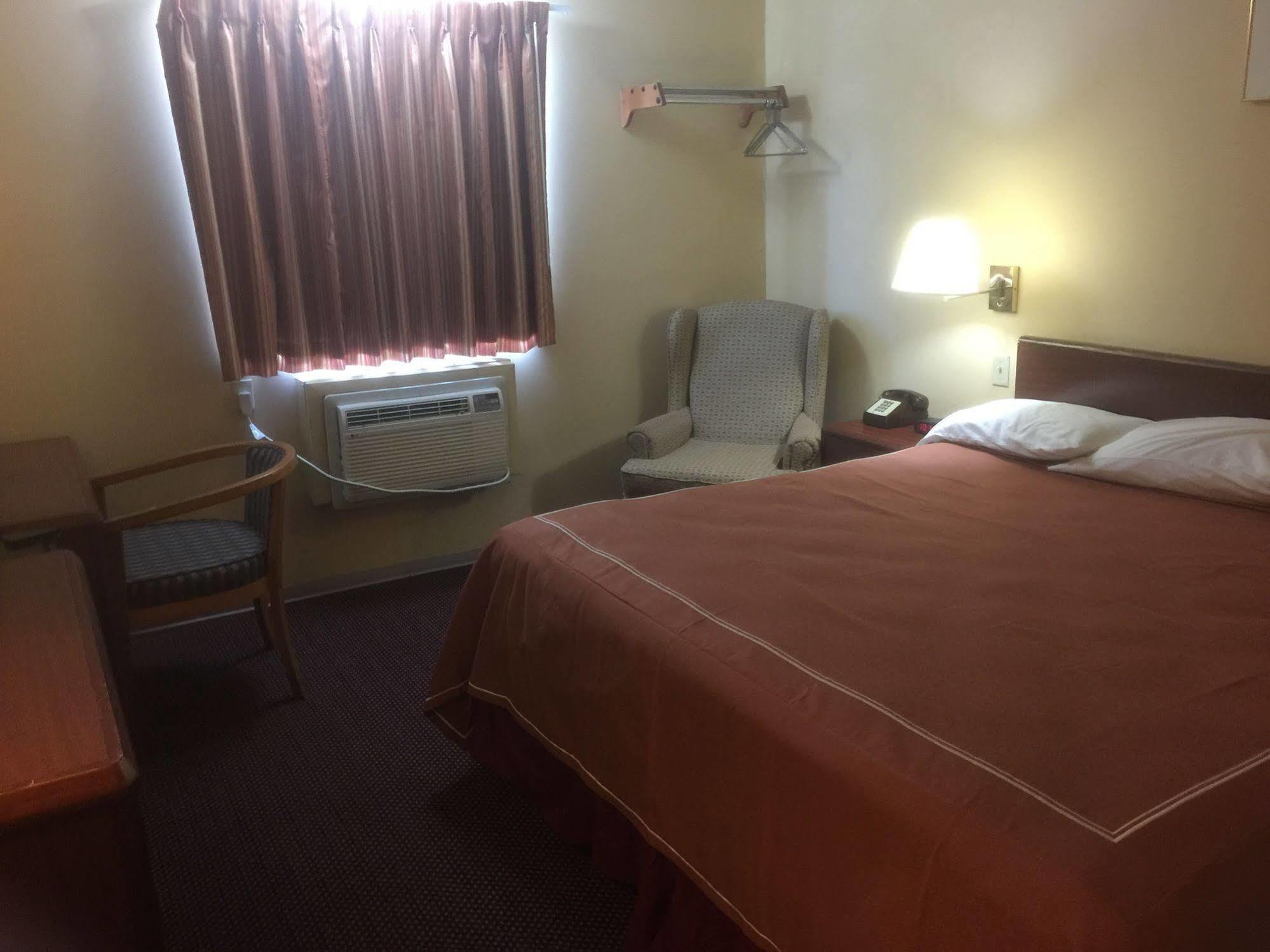 Budgetel Inn & Suites Fort Scott Екстер'єр фото